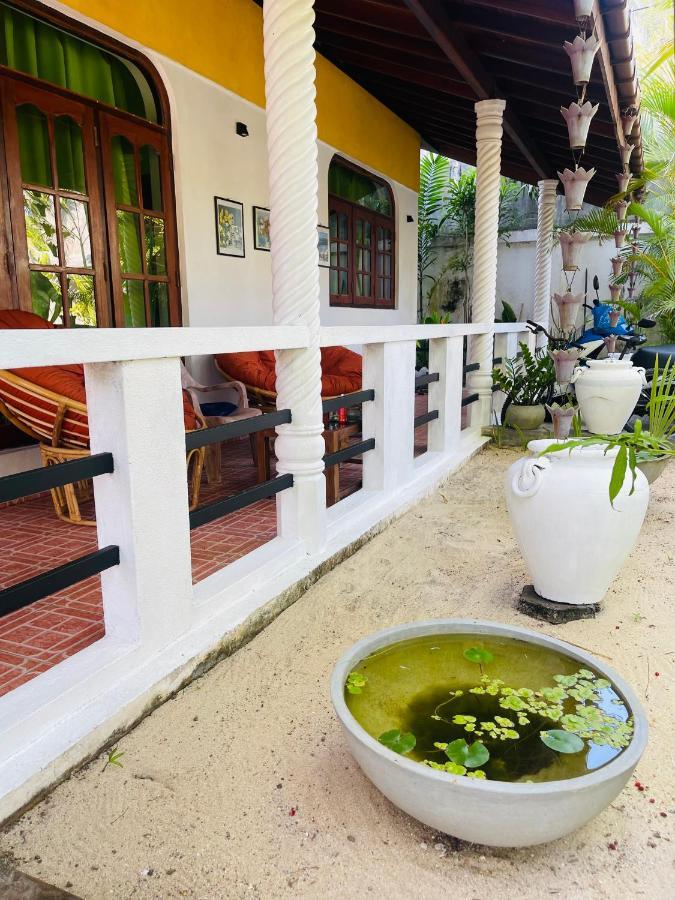 Bougain Villa Guesthouse มิริสซา ภายนอก รูปภาพ