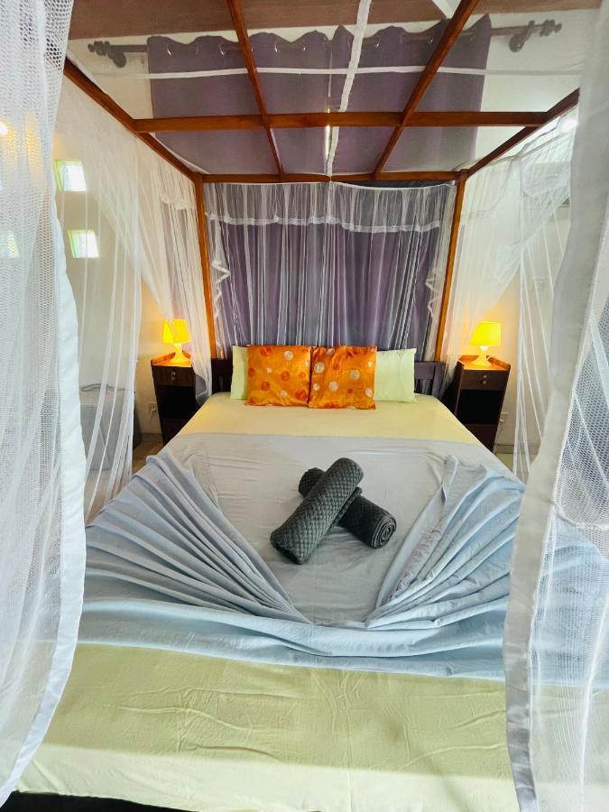 Bougain Villa Guesthouse มิริสซา ภายนอก รูปภาพ